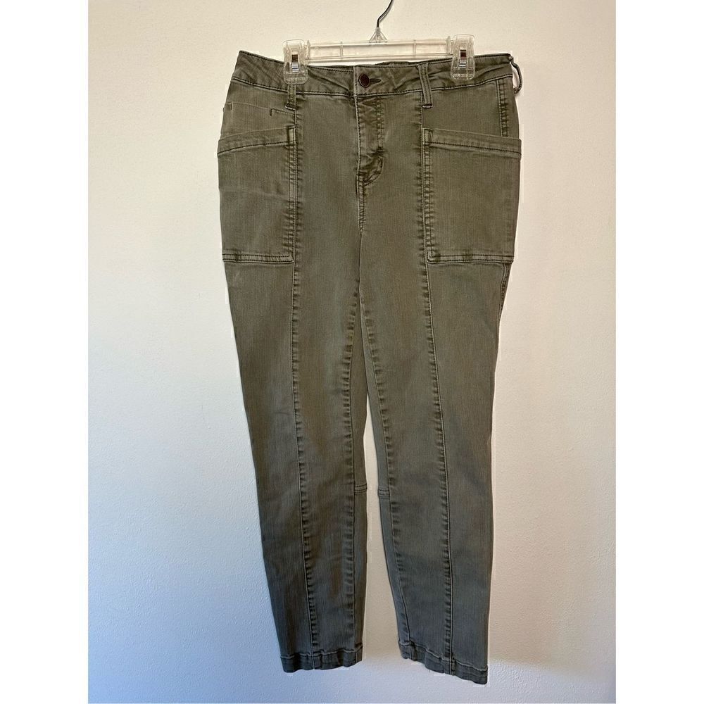 Liverpool women’s green jeans with zippers at ankle and several cute pockets, si